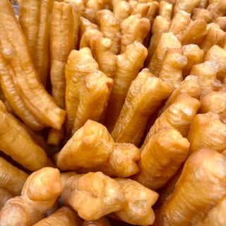 Giò Cháo Quẩy (Fried Dough Sticks)
