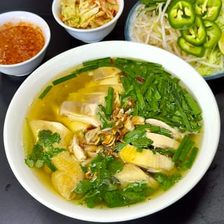 1. Phở Gà Đặc Biệt (Hải Nam Cũ)